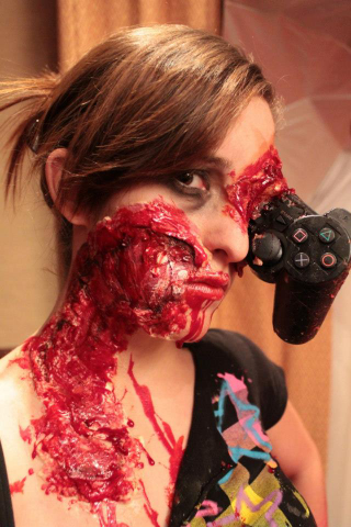 Illustration for article titled Ever Seen A PS3 Controller Sticking Out Of Someone's Eye Socket? Now You Have.